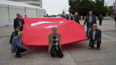 Samsun'da emekli astsubaylar tazminat talebiyle yürüdü, 100 TL 2006'dan beri sabit