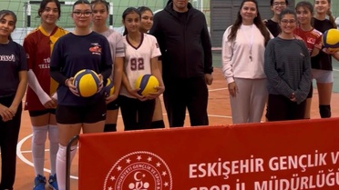 Beylikova'da voleybol kursuna 54 kursiyer katılıyor, Gençlik Merkezi 900 üyeyi geçti