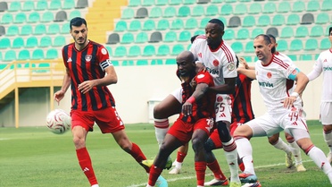Eminevim Ümraniyespor, Vanspor FK'yı Blanco ve Hostikka'nın golleriyle 2-0 geçti