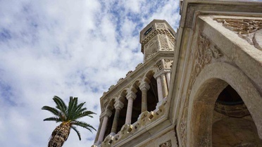 İzmir Saat Kulesi 1901'den bu yana Konak'ta turistlerin ilk durağı olmayı sürdürüyor