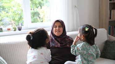 Ereğli'de bir anne, koruyucu kızı Meryem'e kardeş olsun diye Berfin'i de evine aldı