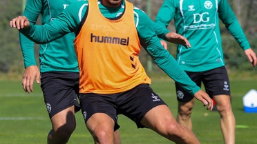 Konyaspor Gençlerbirliği hazırlığına başladı, Enis Destan takımdan ayrı çalıştı