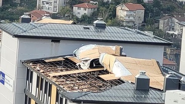 Zonguldak Ereğli'de şiddetli rüzgar KYK kız yurdu çatısını söktü, yaralanan olmadı