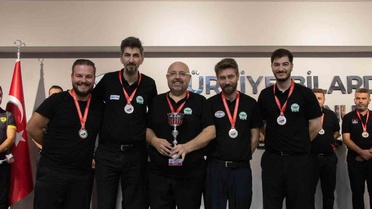 45 takımlı bilardoda 1864 Düzce Spor şampiyon olarak 1. Lig'e yükseldi