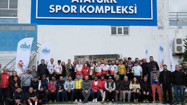 Büyükçekmece'de 8 kategoride düzenlenen Ali Hüryılmaz Bisiklet Yarışı sona erdi