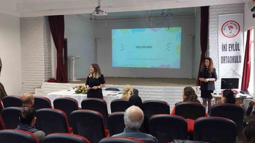 Eskişehir'de velilere okul-aile iş birliğinin önemi interaktif seminerle anlatıldı