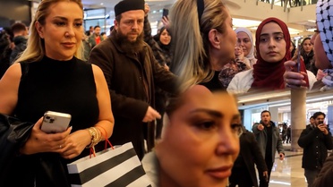 İsrailli kadına öfke büyüdü! Dev alışveriş merkezi tahliye edildi
