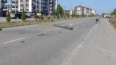Konya Beyşehir'de kontrolden çıkan otomobil tarlaya devrildi, sürücü yaralandı