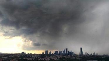 Meteoroloji ve AKOM'un uyarıları sonrası İstanbul'da beklenen yağış başladı