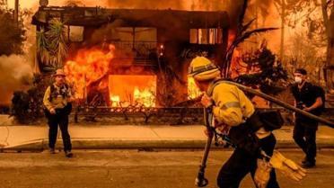 Ateş çemberindeki Los Angeles'ta sokağa çıkma yasağı ilan edildi