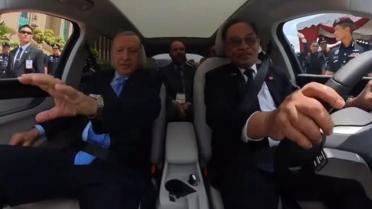 Cumhurbaşkanı Erdoğan ile Malezya Başbakanı'nın Togg içerisindeki diyalogları efsane