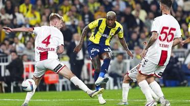 Şampiyonluk yolunda büyük kayıp! Fenerbahçe, Samsunspor ile 0-0 berabere kaldı