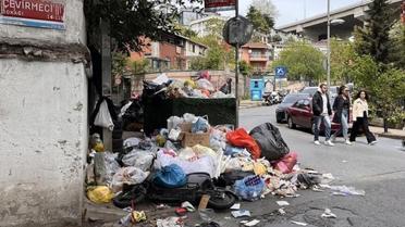 Maaş krizi çözülemedi, Beşiktaş'ta çöp dağları oluştu