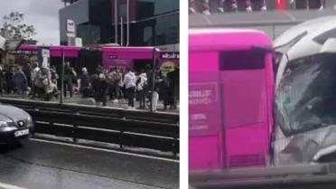 Duraktaki metrobüse arkadan gelen metrobüs çarptı: 3'ü ağır 13 yaralı