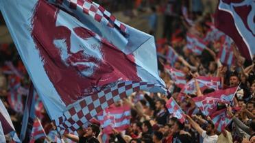 Üçüncü golün ardından tribünlerde tepki: Yönetim istifa