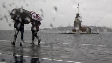AKOM'dan İstanbul için gök gürültülü sağanak uyarısı