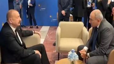 Paşinyan'ın Aliyev karşısındaki hali alay konusu oldu