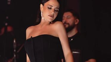 Ablasının ölümüyle sarsılan Simge Sağın, sahnede zor anlar yaşadı