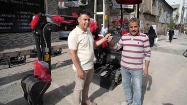 Suriyeli işçisine giderayak büyük jest! Görünce havalara uçtu 