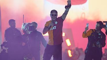 Galatasaray'ın yıldızı Icardi, şampiyonluk kutlamasında Ali Koç yazılı forma giydi