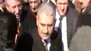 'Milleti Omuzlarında Taşıyanlar, Millet Tarafından Omuzlarda Taşınır'