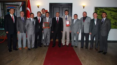 Türkiye 3'üncüsü Ekip, Vali Özçimen'i Ziyaret Etti