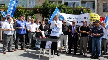 Türk Eğitim-Sen'den Tabutlu Eylem