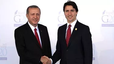 Kanada Başbakanı'na Özür Dileten Dirsek Darbesi