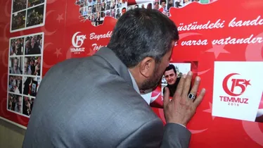Şehit Çocuklarının Fotoğrafına Yüzünü Yaslayıp Ağladı