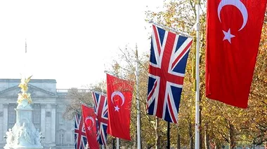 Yeşil Pasaportlu Türkler İçin İngiltere'ye Vizesiz Giriş Teklifi