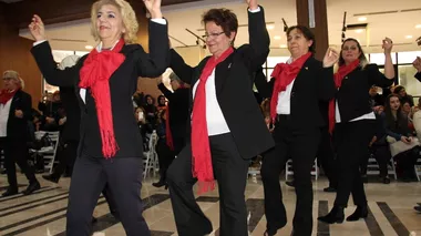 Topuklu Efelerden Zeybek Şov