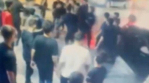 İstanbulda iki grup sokakta karşılaştı! Bıçaklı kavganın şüphelisi 15 yaşında