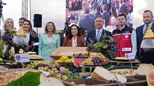 Türkan Şoray sahneye çıktı, festivalde renkli anlar yaşandı