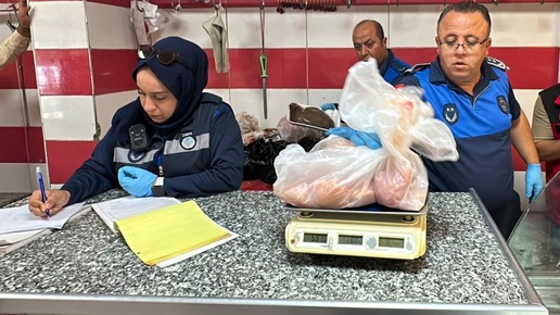 Şanlıurfa Haliliyede denetimde 170 kilo bozuk et imha edildi, işletmeler mühürlendi