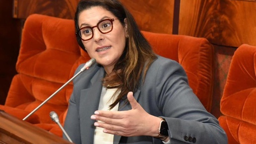 Fasın ilk kadın Başbakanı Mansurinin 32 bakandan oluşan hükümeti yemin etti