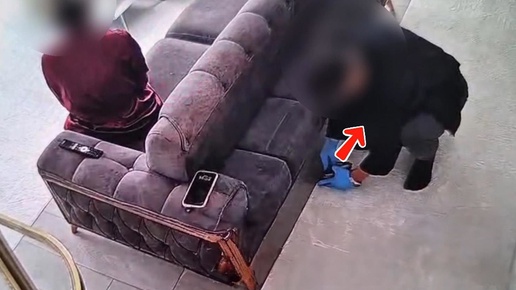 Bunu da gördük! "Polisim" dedi, "arama kararı" gösterdi, evden para çalıp ayrıldı
