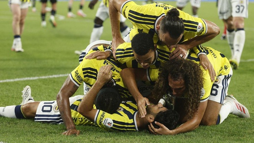 Fenerbahçede Mert Müldür sevinci
