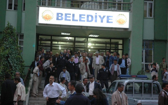 Hakkari Belediyesi'nde Çalışanların Eylemi Sürüyor
