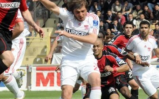 Gaziantepspor Evinden Kaçırdı