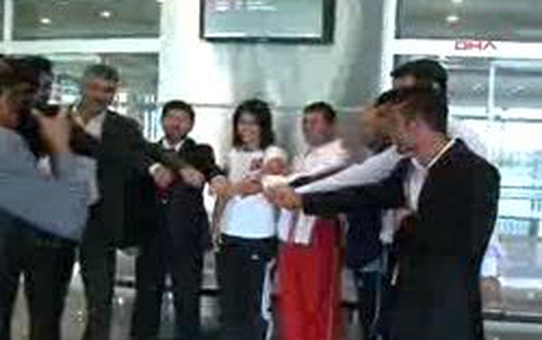 Dünya Şampiyonu Gülsüm Tatar, Güzelliğiyle Kimseyi Boksör Olduğuna İnandıramadığını Söylüyor