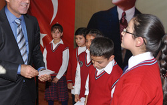Marev Başkanı Osman Demirci’den Öğrencilere Ödül Yağdı