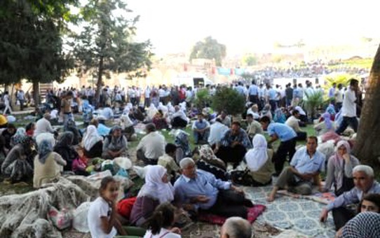 Şanlıurfa'da İftar Yemeği İzdihamı