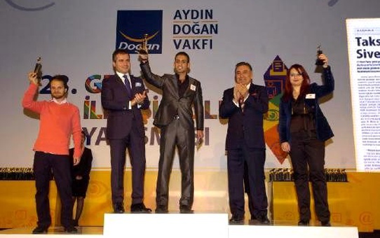 Genç İletişimcilere Ödülleri Verildi