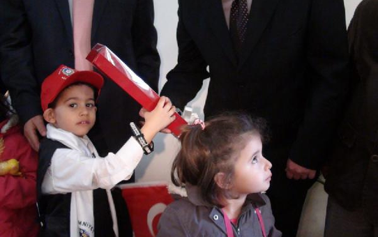 6 Yaşındaki Arda, Müdürün Telsizinden Polisler Gününü Kutladı