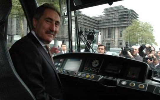 Bakan Günay Brüksel'de Türkiye Fotoğrafları Giydirilen Tramvayı İnceledi