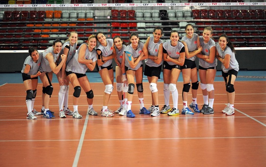 Yıldız Kız Milli Voleybol Takımının İlk Sınavı Bosna Hersek'le