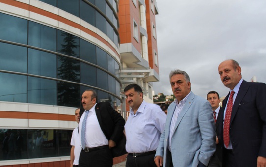 Gümrük ve Ticaret Bakanı Hayati Yazıcı Rize'de