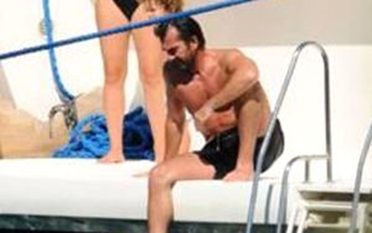 'Ayağını Öptüm, Ne Var Bunda'