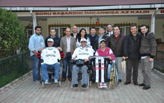 Beşiktaşlılar'dan Omurilik Felçlilerine Destek Ziyareti