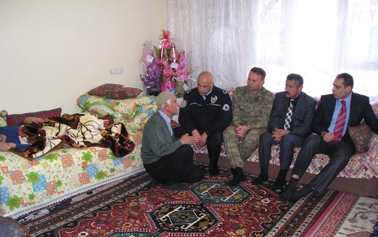 Kaymakam Karabektaş'tan Kaza Geçiren Polise Ziyaret